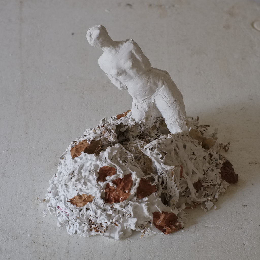 Katerina Komm: sculpture, PRÁCE: Hlavně že je teplo kočičko