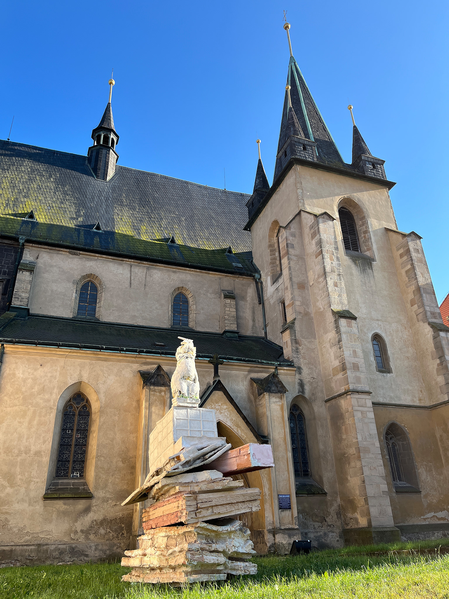 Katerina Komm: sculpture, PRÁCE: Klín klínem