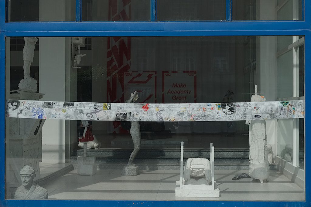 Katerina Komm: sculpture, PRÁCE: Kodáda Rudá a Medzeba Holatá