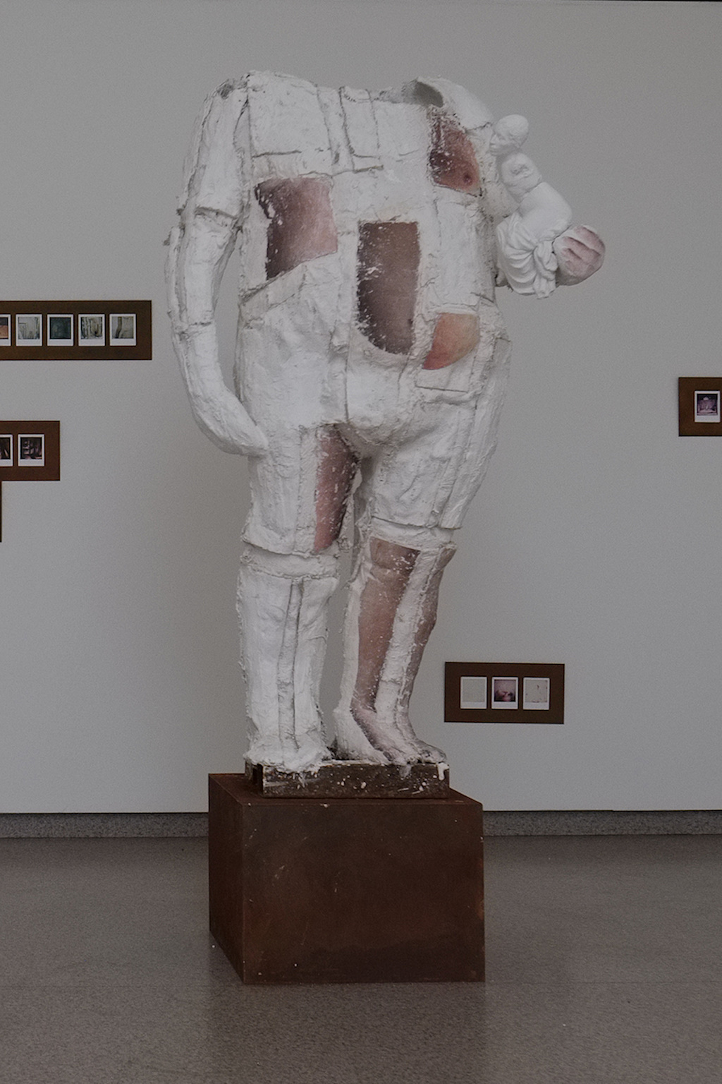 Katerina Komm: sculpture, PRÁCE: Rod mužský životný